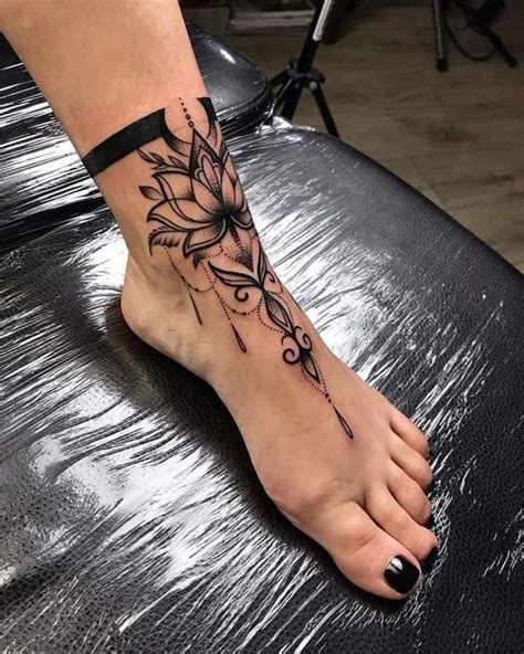 tattoo pie mujer|tatuajes de flores en el pie.